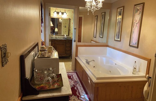 Eureka Springs Historic District Bed & Breakfast | Bridgeford House Bed and Breakfast