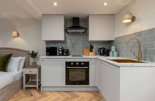 Dunblane Condo | Bridgend Studio - Near Free Parking