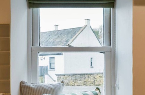 Dunblane Condo | Bridgend Studio - Near Free Parking