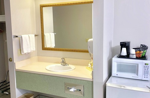 Lincoln Hotel | BridgePointe Inn & Suites by BPhotels, Lincoln I-80/27th St