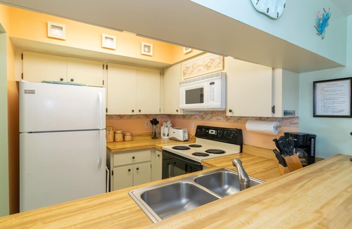 Bradenton Beach Condo | Bridgeport Condo 211 With Pool And Elevator