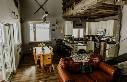Bozeman Cabin | Bridger View Cabin/Fire Pit & Mountain Views