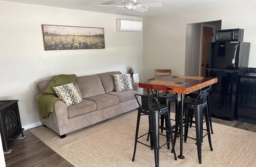 Belgrade Cabin | Bridger View Cottage - Stunning Mountain Views!