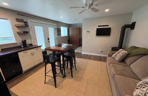 Belgrade Cabin | Bridger View Cottage - Stunning Mountain Views!