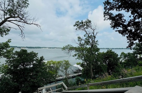 Arnolds Park Condo | Bridges Bay spacious, well-stocked, kid-friendly home. 6 Pool Passes. Sleeps 10.