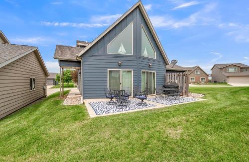 Arnolds Park Villa | Bridges Bay Vacation Cabin 126