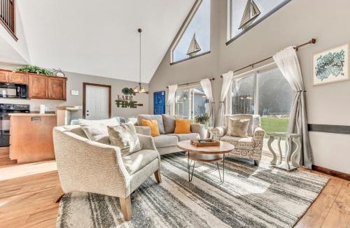 Arnolds Park Villa | Bridges Bay Vacation Cabin 126