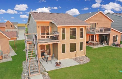 Arnolds Park Villa | Bridges Bay Vacation Cabin 278