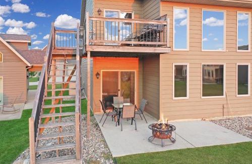 Arnolds Park Villa | Bridges Bay Vacation Cabin 278
