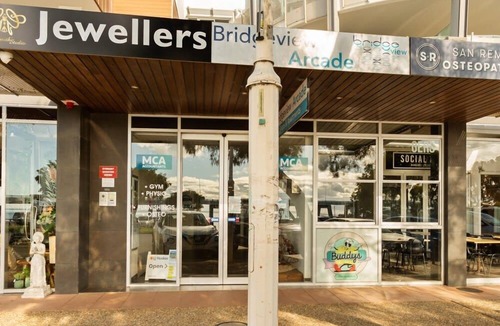 San Remo Apartment | Bridgeview App with Queen Bed