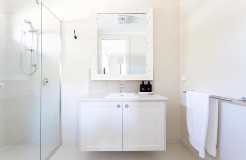 Bright Villa | Bridgewater