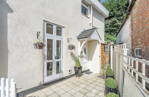 Arundel Cottage | Bridles 20 Park Place