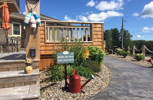 Cardigan Apartment | Brielle’s River Retreat….Open Concept Suite