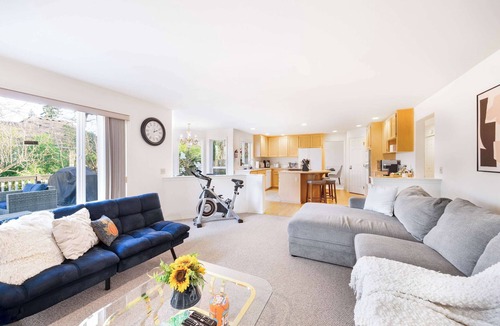 Brier House | Brier 5BR Retreat w, Pool Table, Deck, Central AC