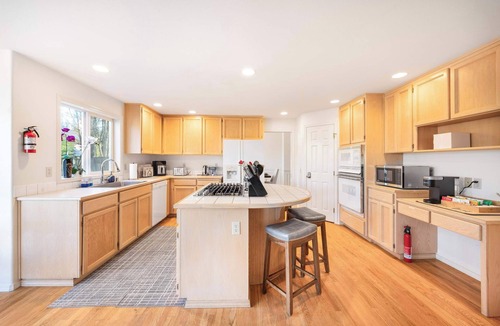Brier House | Brier 5BR Retreat w, Pool Table, Deck, Central AC