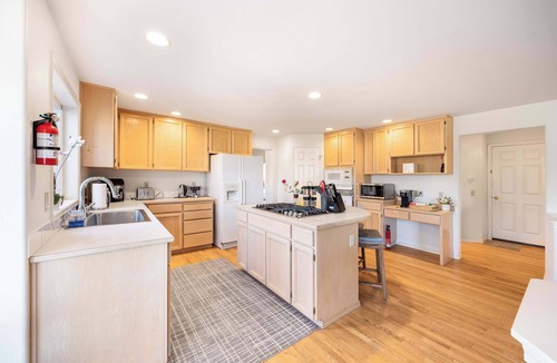 Brier House | Brier 5BR Retreat w, Pool Table, Deck, Central AC