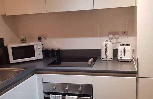 Brierley Hill Apartment | Brierley Hill - Apartment - Sleeps 2 - Parking