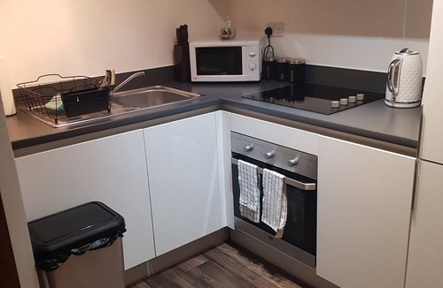 Brierley Hill Apartment | Brierley Hill - Apartment - Sleeps 2 - Parking