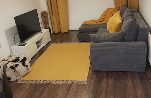 Brierley Hill Apartment | Brierley Hill - Apartment - Sleeps 2 - Parking