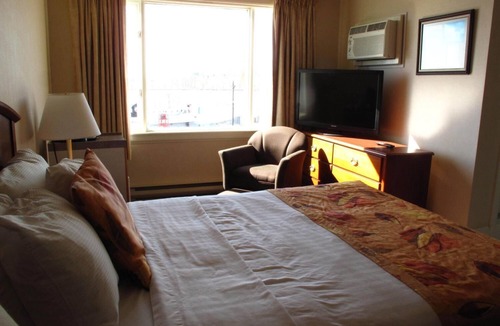 Lunenburg Hotel | Brigantine Inn & Suites