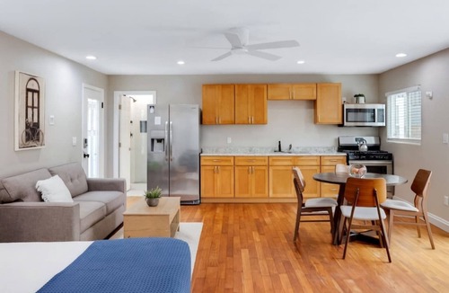 Grant Hill Apartment | Briggs | Pool/Spa | Downtown | Freeways | Beaches