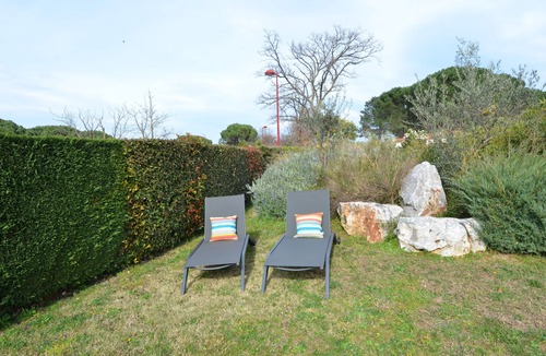 Saint-Genis Villa | Bright villa, swimming pool, large private garden.