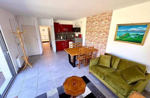 Saint-Sebastien-sur-Loire House | Bright house with garden