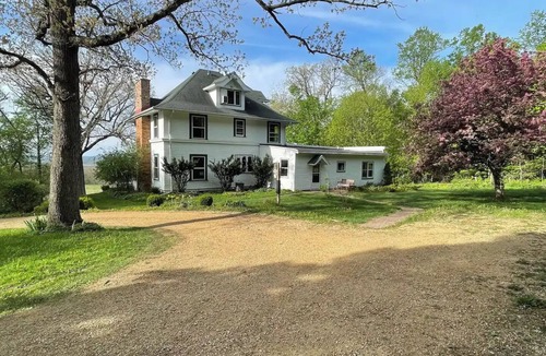 Blue Mounds House | Brigham Farmhouse- Driftless Wisconsin Gem