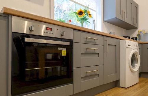 Brighouse House | Brighouse Central - Ideal For Workers - Pass the Keys