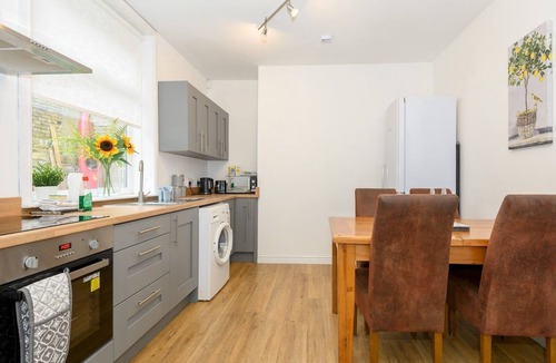Brighouse House | Brighouse Central - Ideal For Workers - Pass the Keys