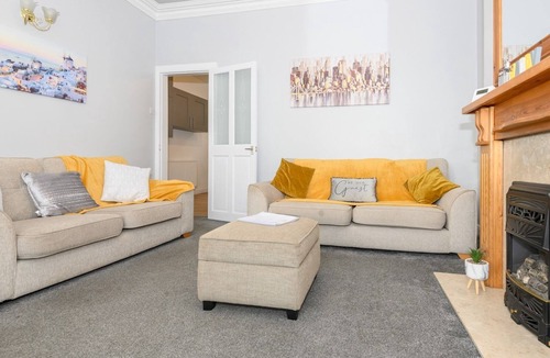 Brighouse House | Brighouse Central - Ideal For Workers - Pass the Keys