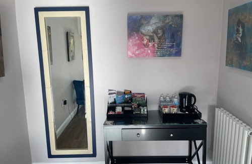 Brighouse Apartment | Brighouse Studio - Pet Friendly! - Free Parking