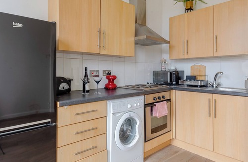 Fortune Green Apartment | Bright 1 Bed Flat in West Hampstead with Balcony