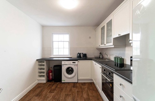 Whitehaven Apartment | Bright 1 Bed Harbour-side Apartment with Balcony