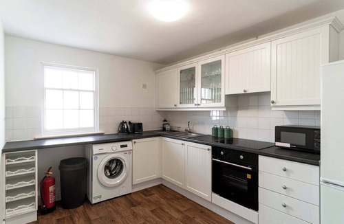 Whitehaven Apartment | Bright 1 Bed Harbour-side Apartment with Balcony