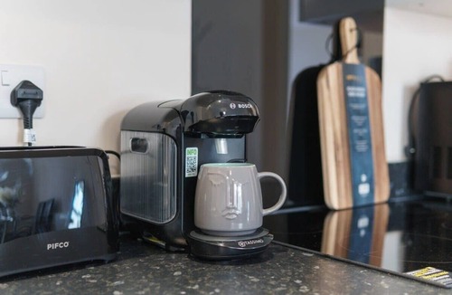 Salford Apartment | Bright 1 Bed Manchester Flat - Sleeps 3