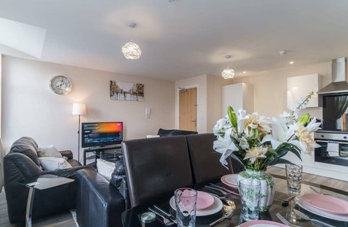 Salford Apartment | Bright 1 Bed Manchester Flat - Sleeps 3
