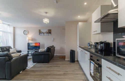 Salford Apartment | Bright 1 Bed Manchester Flat - Sleeps 3