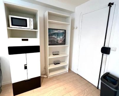 Hopital Saint-Louis Apartment | Bright 1 bedroom first floor near Republique Paris 10