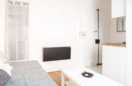 Saint-Louis Apartment | Bright 14m² Located Near Paris