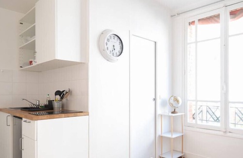 Saint-Louis Apartment | Bright 14m² Located Near Paris