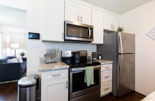 North Central Apartment | Bright 1Bd/1Ba w/Free Parking, Full Kitchen, Fast WiFi