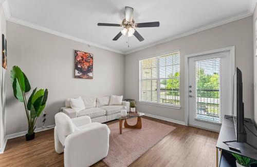 Egypt Apartment | Bright 1BR in Magnolia Near Woodlands Waterway