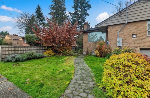 Ravenna House | Bright 1BR Near UW & Local Parks