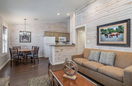 Conroe Apartment | Bright 2 BD/2 BA for family time