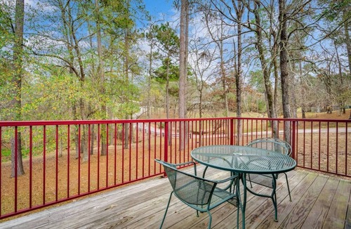 Conroe Apartment | Bright 2 BD/2 BA for family time