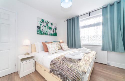 Enfield Highway Apartment | Bright 2 BDR Apartment w Parking