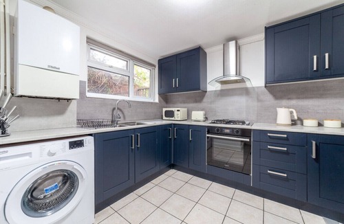 Wood Street Apartment | Bright 2 Bed Flat Walthamstow