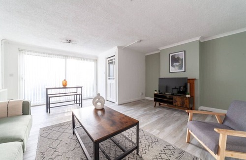 Wood Street Apartment | Bright 2 Bed Flat Walthamstow