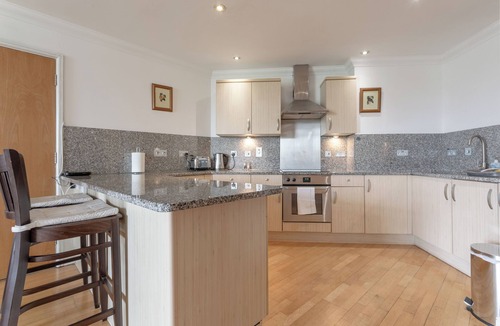 Tower Hill Apartment | Bright 2 Bed Flat with Tower Bridge Views